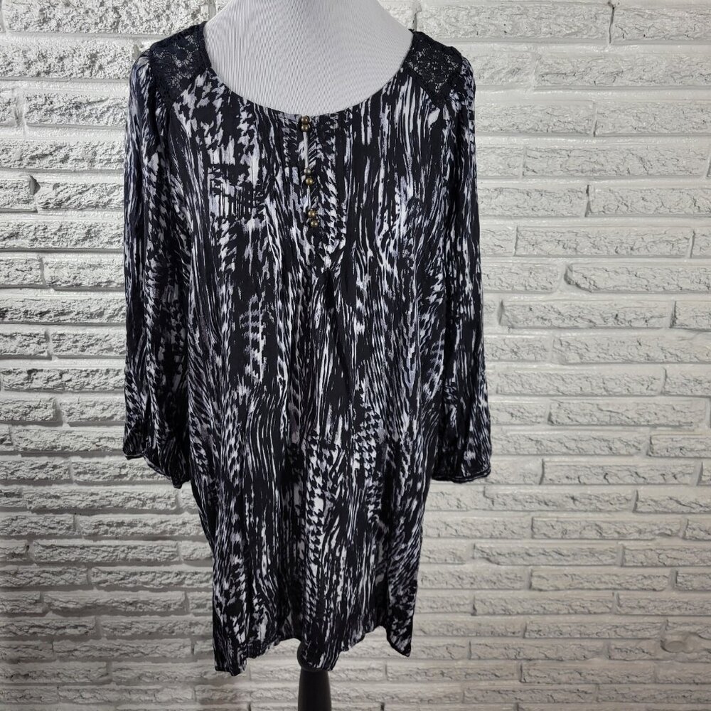 Avenue Women's 26/28 Plus Size Black Sheer Rayon Lace Trim Button-Up Top WAT49E
